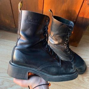 RARE VINTAGE 90s Dr. Martens Made In England 2071047 10 eye lace-up boots